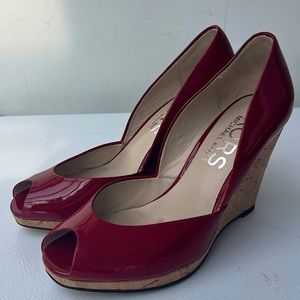 KORS Michael Kors Patent Leather Peep Toe Wedge size 7M